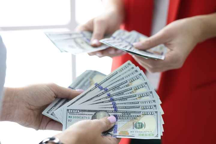 بررسی تفاوت بین صرافی‌های مجاز و غیرمجاز در تورنتو