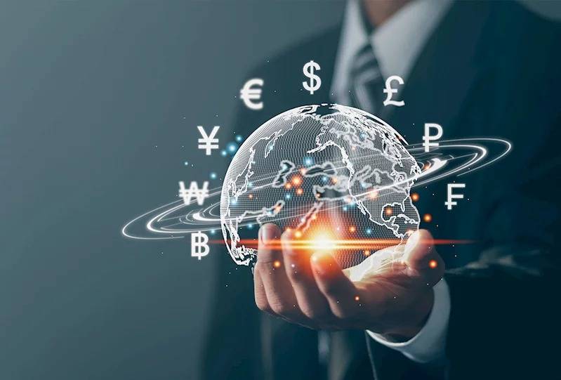مقایسه خدمات صرافی‌های حضوری و آنلاین در تورنتو؛ کدام انتخاب بهتری است؟